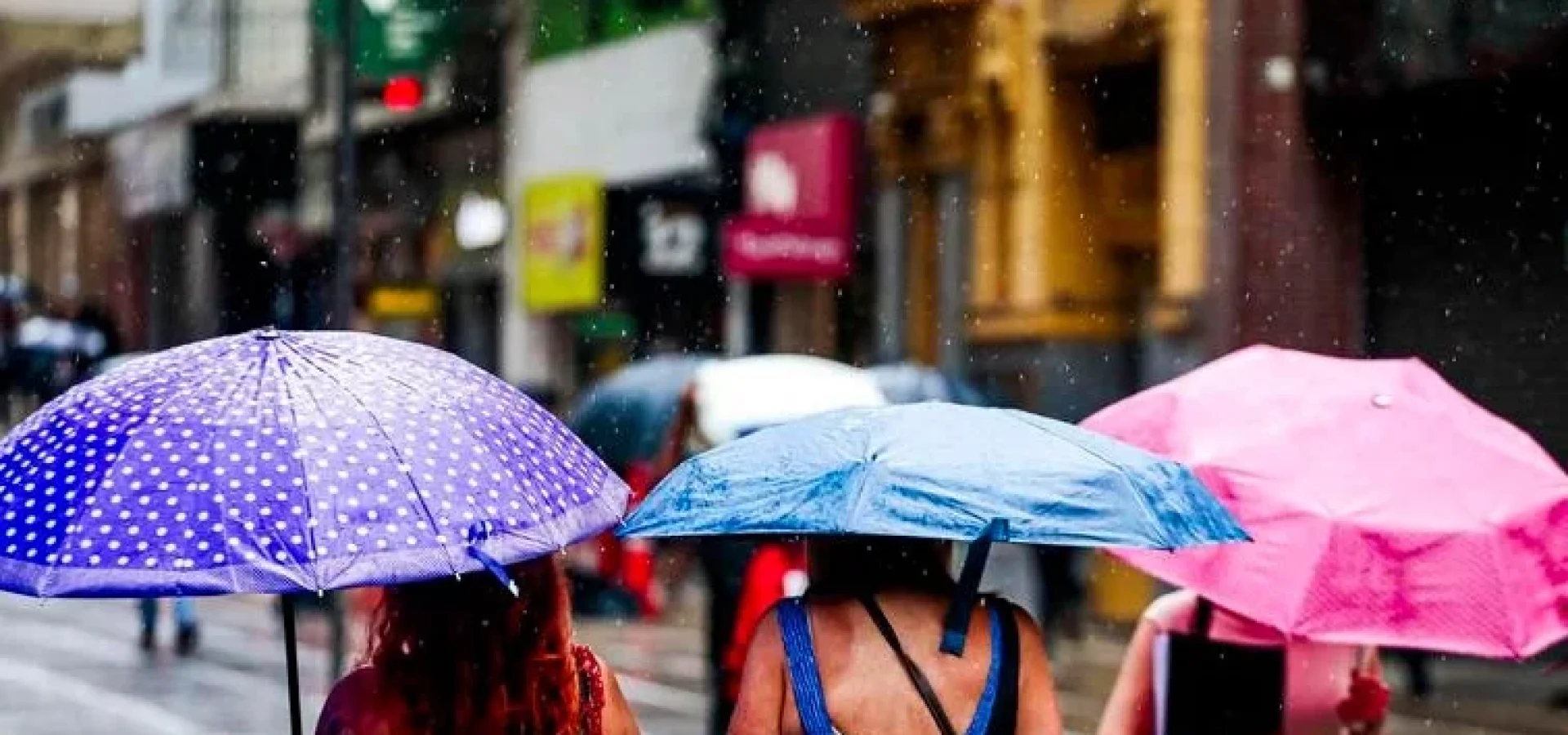Segundo a MetSul, chove muito isoladamente já no começo do dia no território gaúcho, mas a instabilidade maior ocorre da tarde para a noite.
Foto : Alex Rocha/PMPA