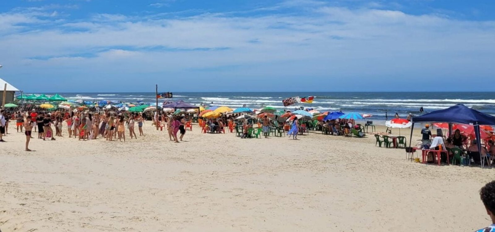 Sol, calor e mar claro movimentaram as praias do Litoral Norte neste sábado