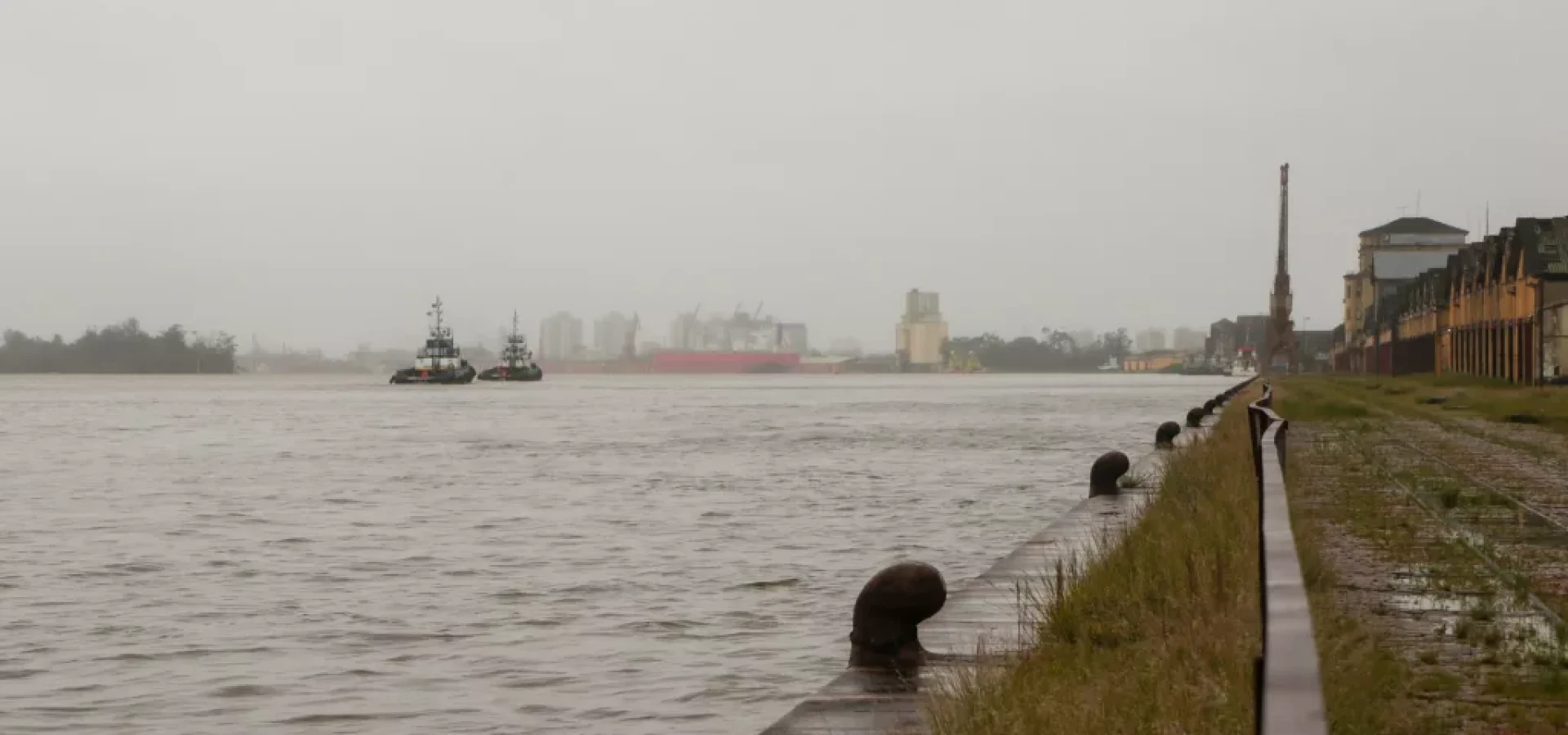 Nível do Guaíba subiu na tarde desta terça-feira. Crédito: Luciano Lanes / PMPA