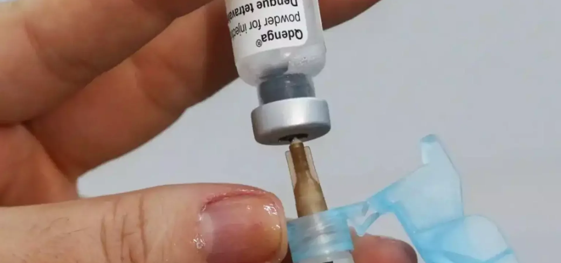 Produzido por laboratório japonês, imunizante é aplicado no Brasil para a faixa dos 10 aos 14 anos. (Foto: Fábio Rodrigues Pozzobom/Agência Brasil)