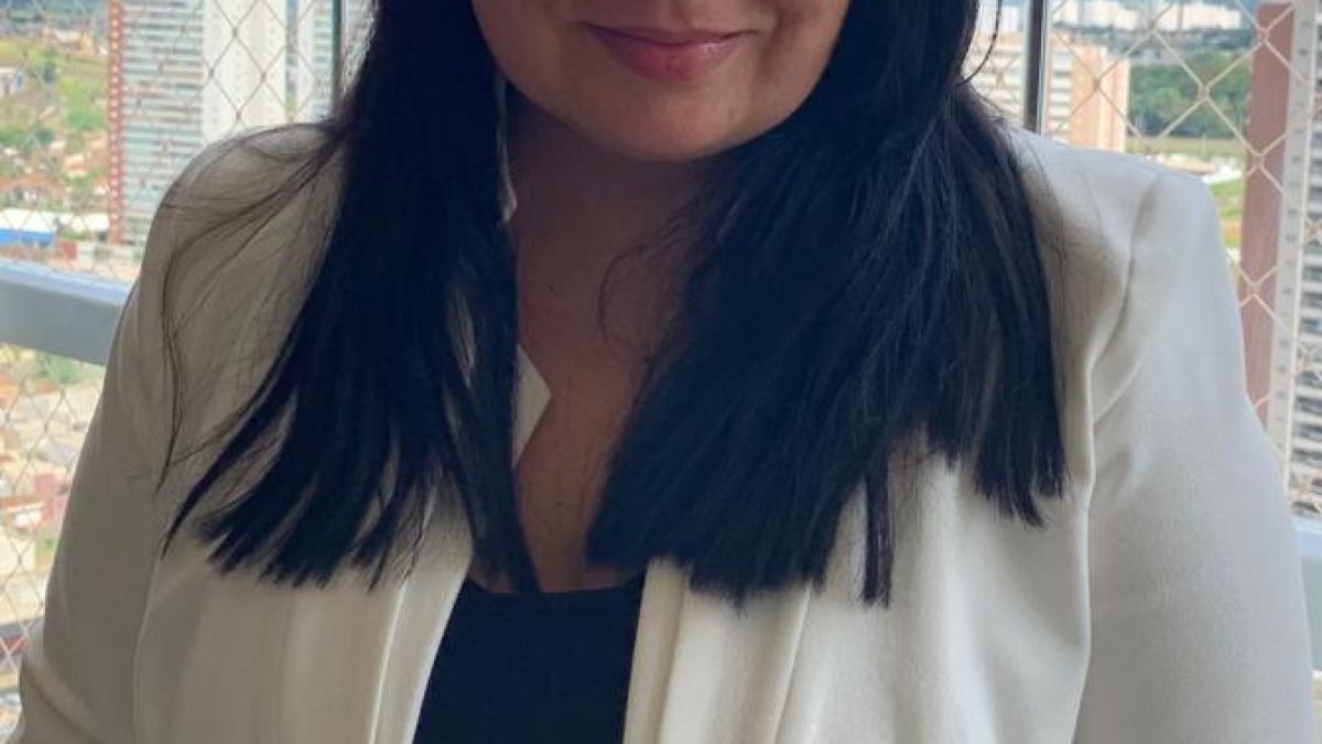 Alessandra Santana Camargo - Professora dos cursos de gestão da Estácio