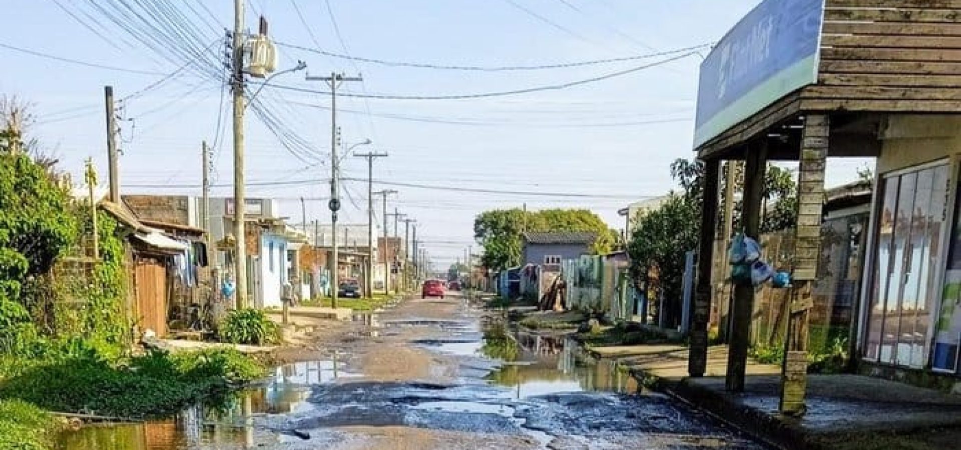A água fica acumulada na região mais baixa pela ausência de infraestrutura de drenagem.
Arquivo Pessoal / Reprodução