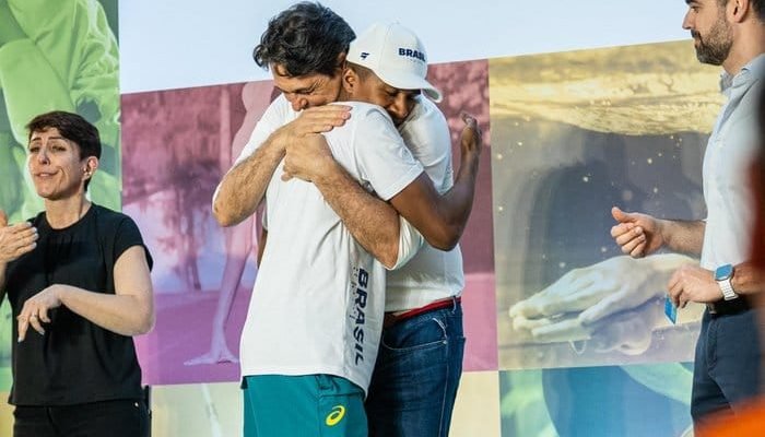 Secretário Danrlei e o governador Eduardo Leite no evento de entrega dos cartões do Bola-Atleta
Chico Santana. / Divulgação SEL