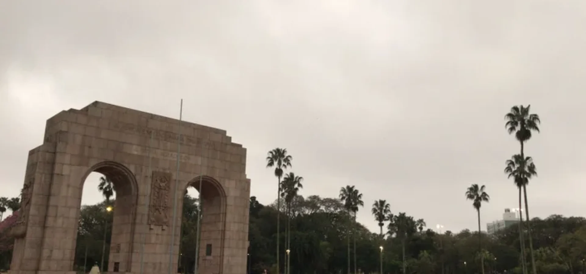 Porto Alegre amanheceu com céu nublado nesta quinta-feira. 
Ronaldo Bernardi / Agência RBS