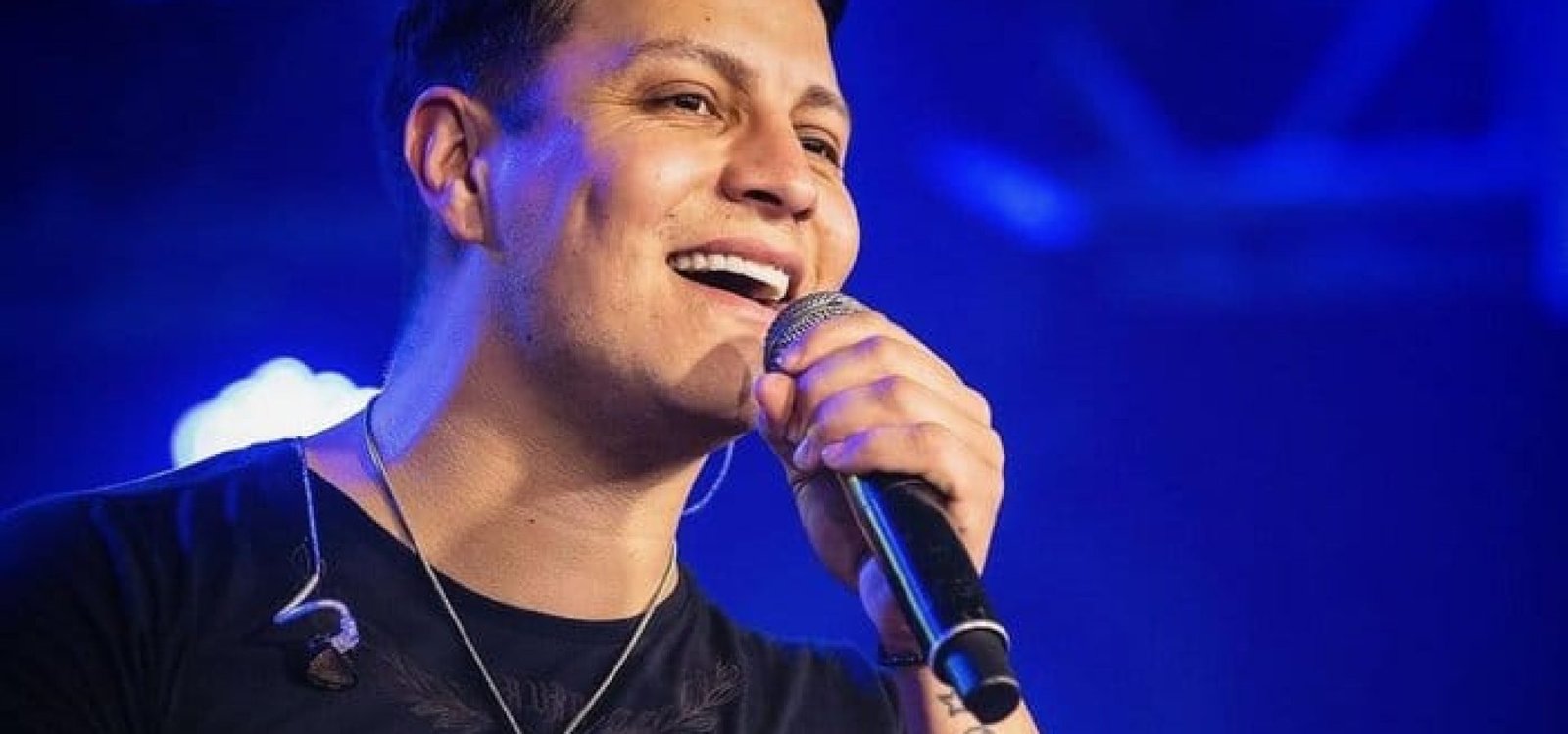 Cantor da banda Os Atuais sofreu um acidente de carro em 11 de novembro.
@paulinhodill / Instagram / Reprodução