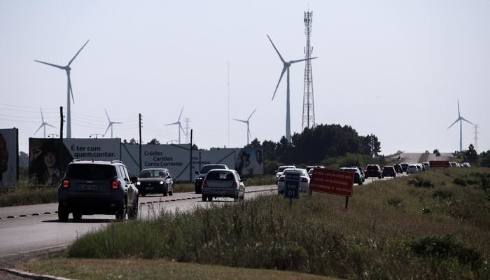 Trânsito intenso na estrada do mar.
Duda Fortes / Agencia RBS