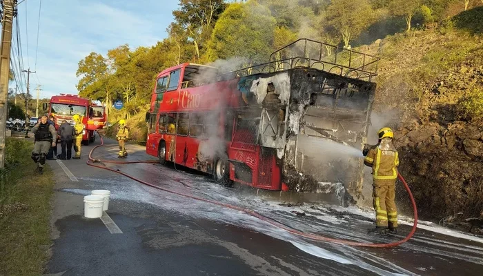 Veículo passava pelo km 17, da RS-444, no interior do município da Serra, quando o fato ocorreu.
Janaina Bampi / Divulgação