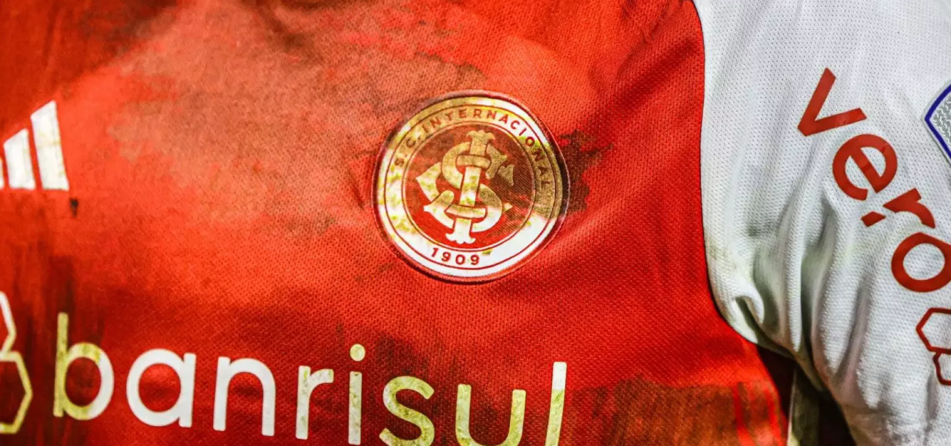 Camisa será assinada por todo o elenco colorado e valor arrecadado será doado

Foto: Ricardo Duarte/Internacional