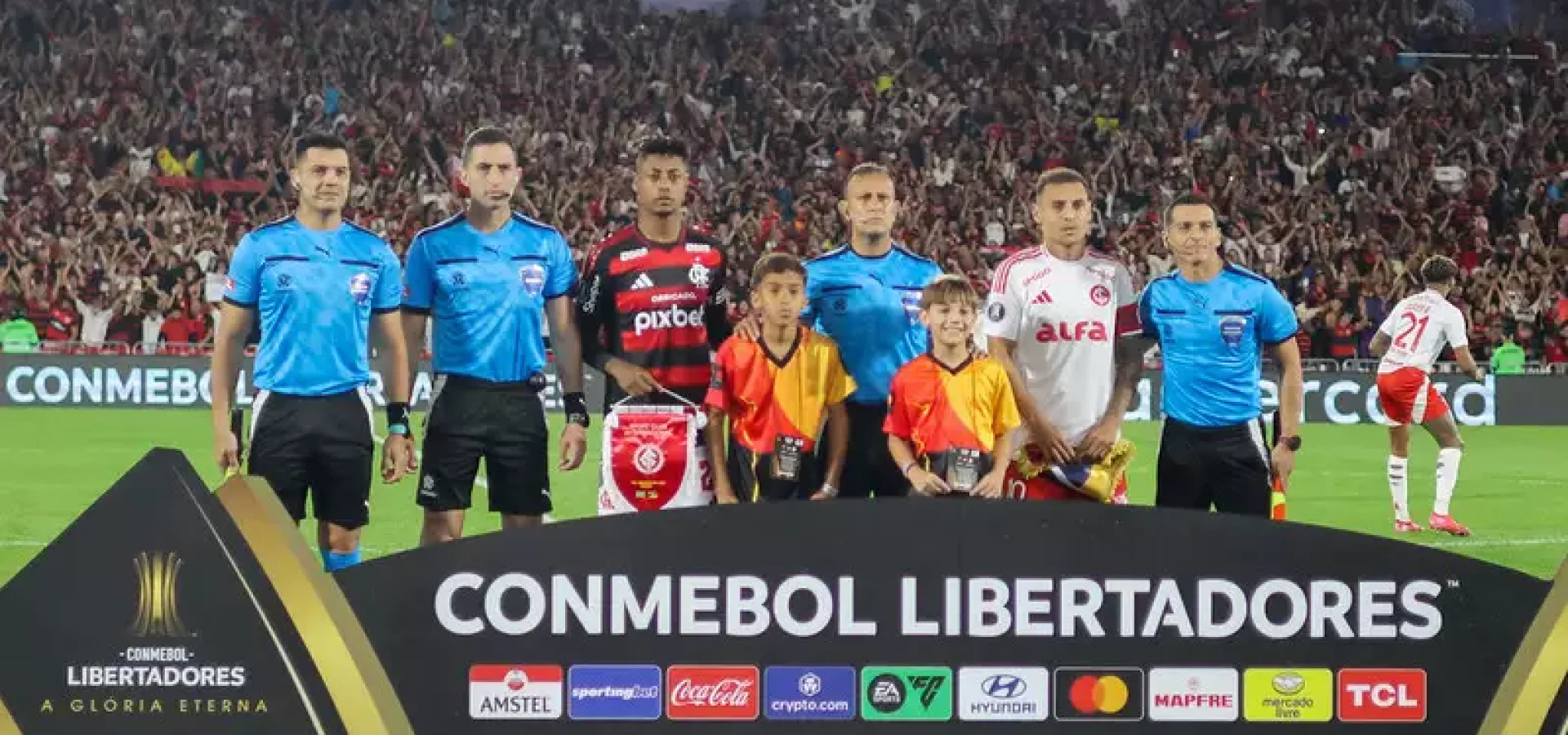 O Inter recebe o Flamengo precisando reverter o placar da ida e seguir vivo na Libertadores.

Foto: Ricardo Duarte/Internacional