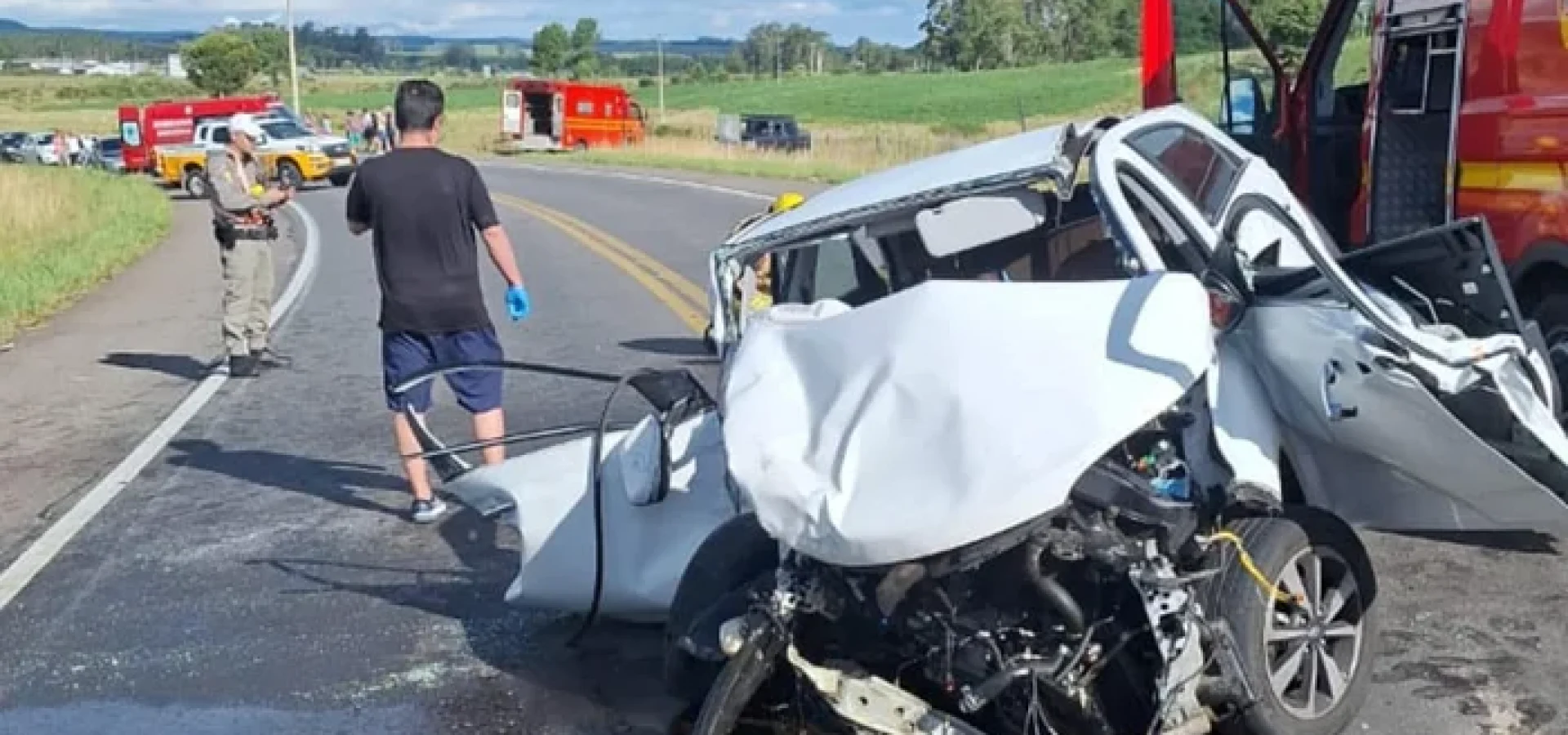 Acidente foi registrado no km 240 da rodovia, envolvendo três veículos.
CBMRS / Divulgação