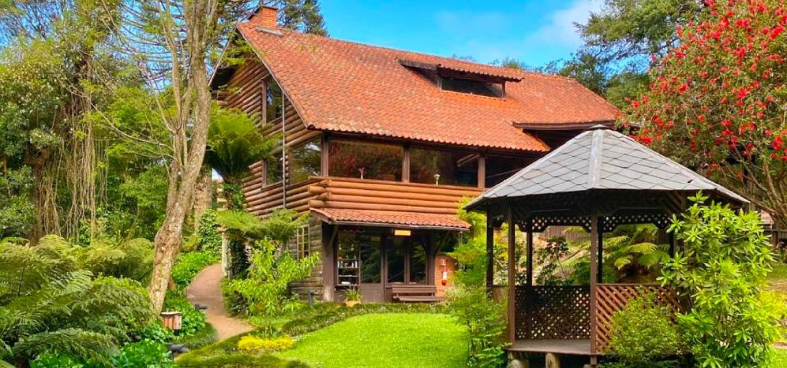 Vista do jardim central e restaurante Casa de Babette. Foto: Joana Moreira