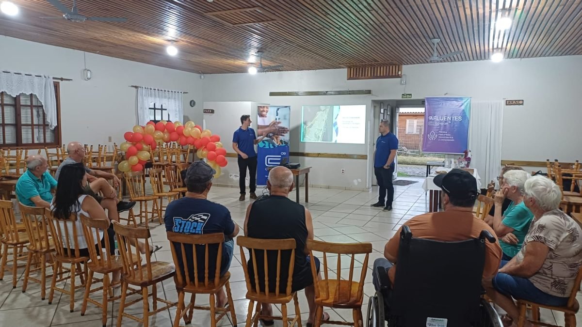 Reunião comunitária realizada pela Corsan, no bairro Recanto da Lagoa, em Tramandaí.