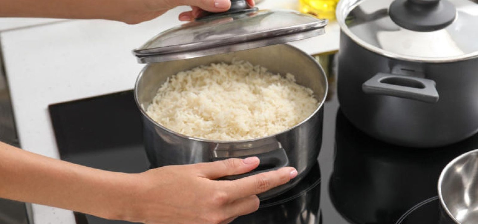 Poucas pessoas sabem, mas o vinagre é um ingrediente indispensável para cozinhar um arroz perfeito.
© Sergey Kirsanov/GettyImages