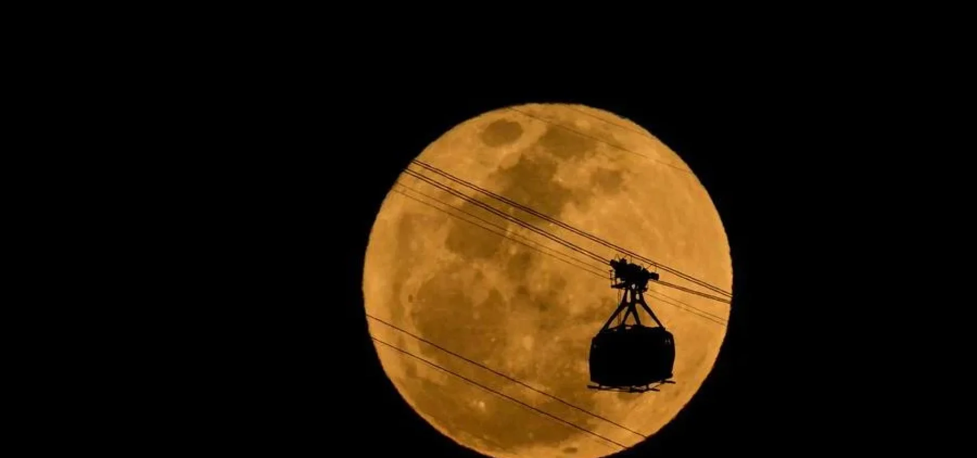 No Rio de Janeiro, a Superlua azul mudou a paisagem carioca | Foto: Pablo Porciuncula / AFP / CP