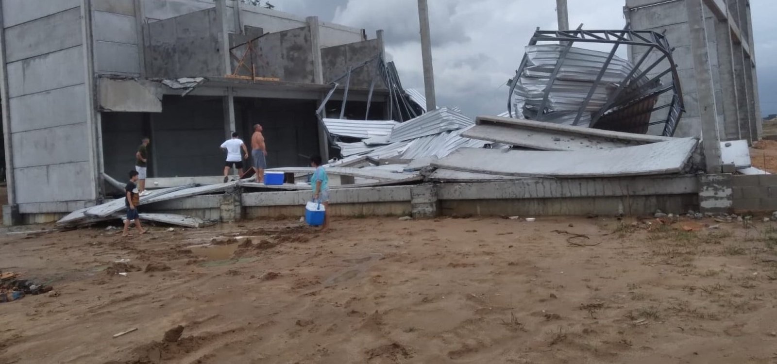 Passagem de Linha de Instabilidade provoca tornado
