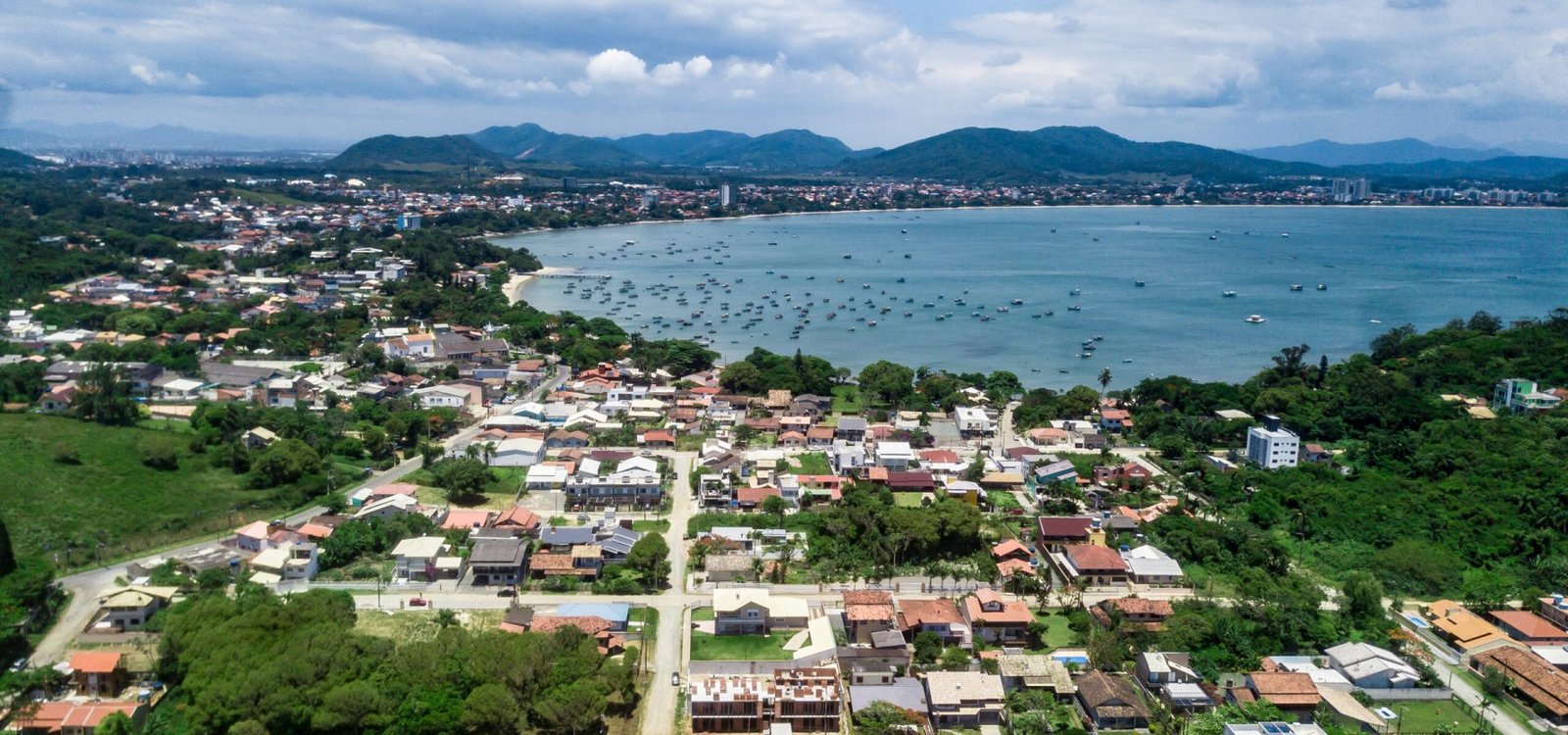 Com alta do dólar e das passagens internacionais, turismo doméstico avança e multipropriedade alcança R$ 92,7 bi no Brasil