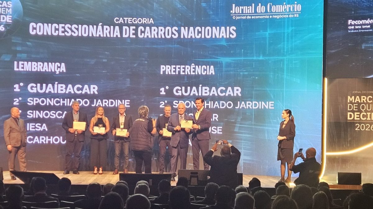 "Diretor do Grupo Sinosserra, Hugo Pinto Ribeiro, recebeu a premiação em cerimônia realizada no Salão de Atos da PUCRS. Crédito: José Pedro Jobim".