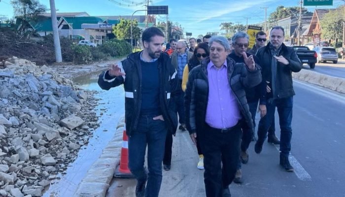 Eduardo Leite visita áreas afetadas em Gramado