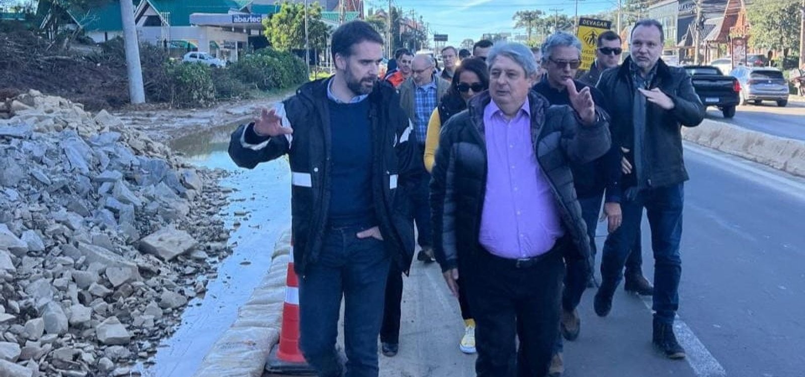 Eduardo Leite visita áreas afetadas em Gramado