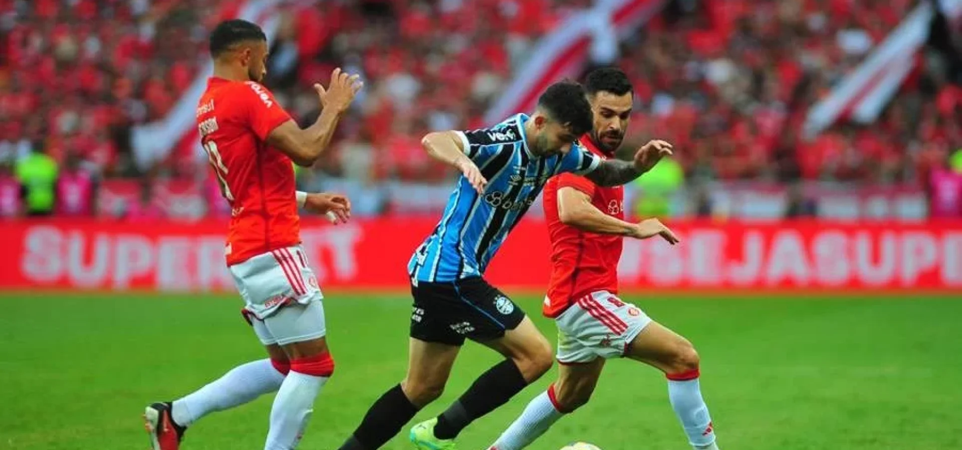 Com gol de pênalti no fim, Inter vence Gre-Nal 441 por 3 a 2 no Beira-Rio | Foto: Fabiano do Amaral