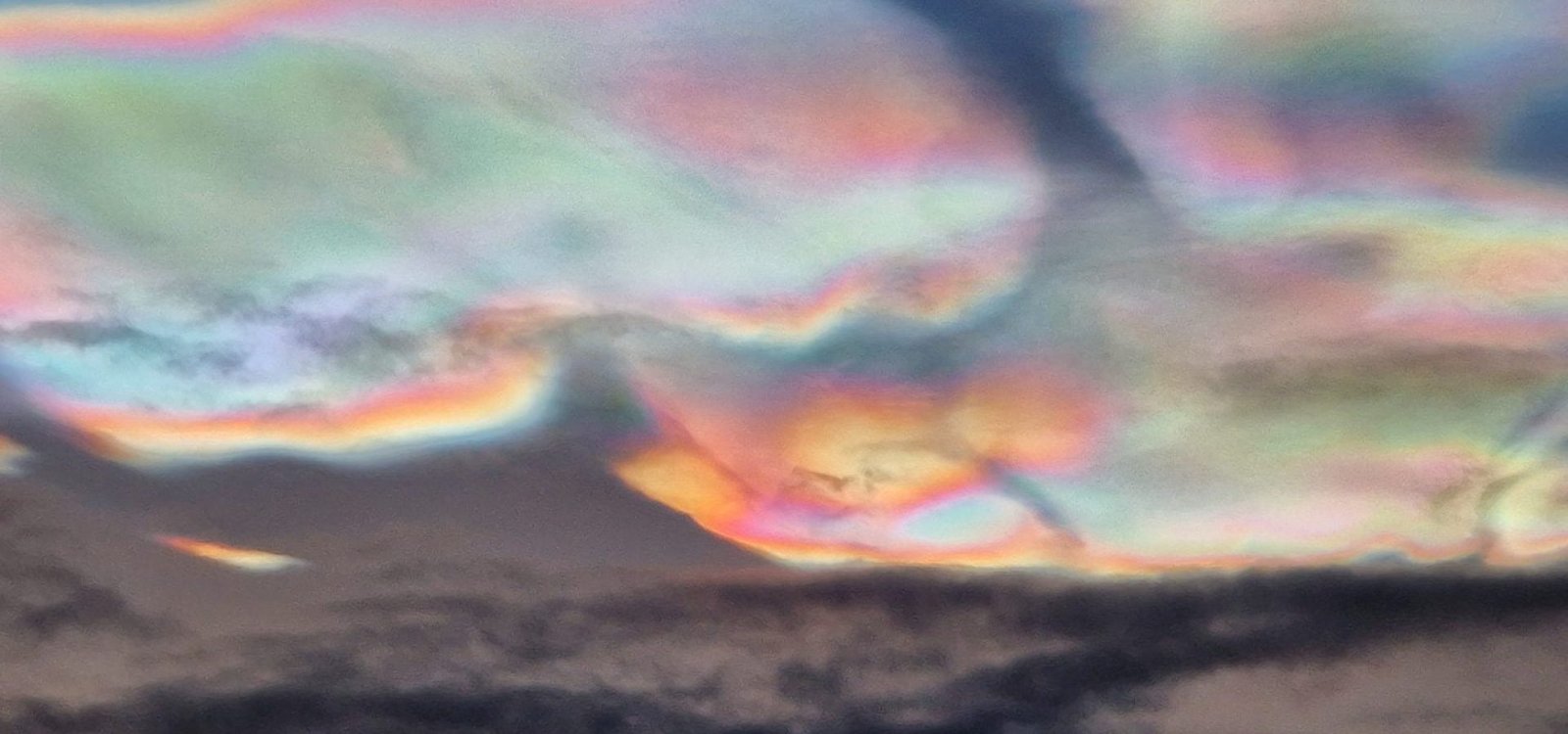 Nuvens polares pintam os céus da Europa. (Foto: Ramune Sapailaite)