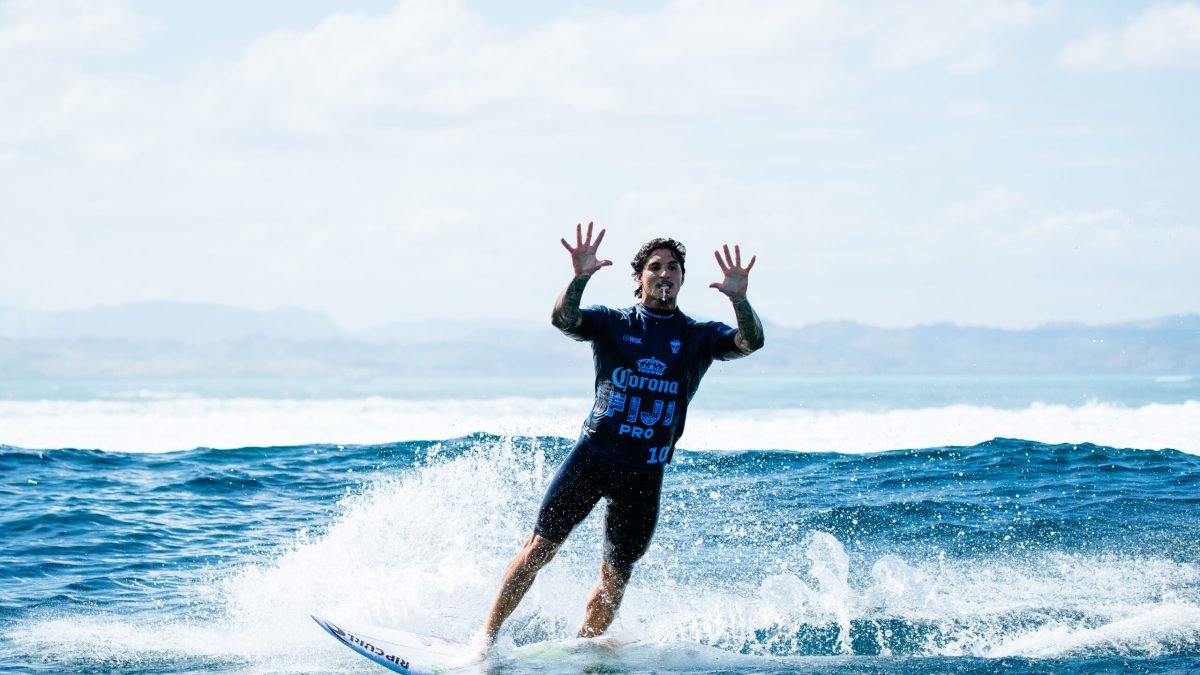 CLOUDBREAK, FIJI - AUGUST 23: Three-time WSL Champion Gabriel Medina of Brazil surfs in Heat 2 of the Round of 16 at the Corona Fiji Pro on August 23, 2024 at Cloudbreak, Fiji. (Photo by Aaron Hughes/World Surf League)