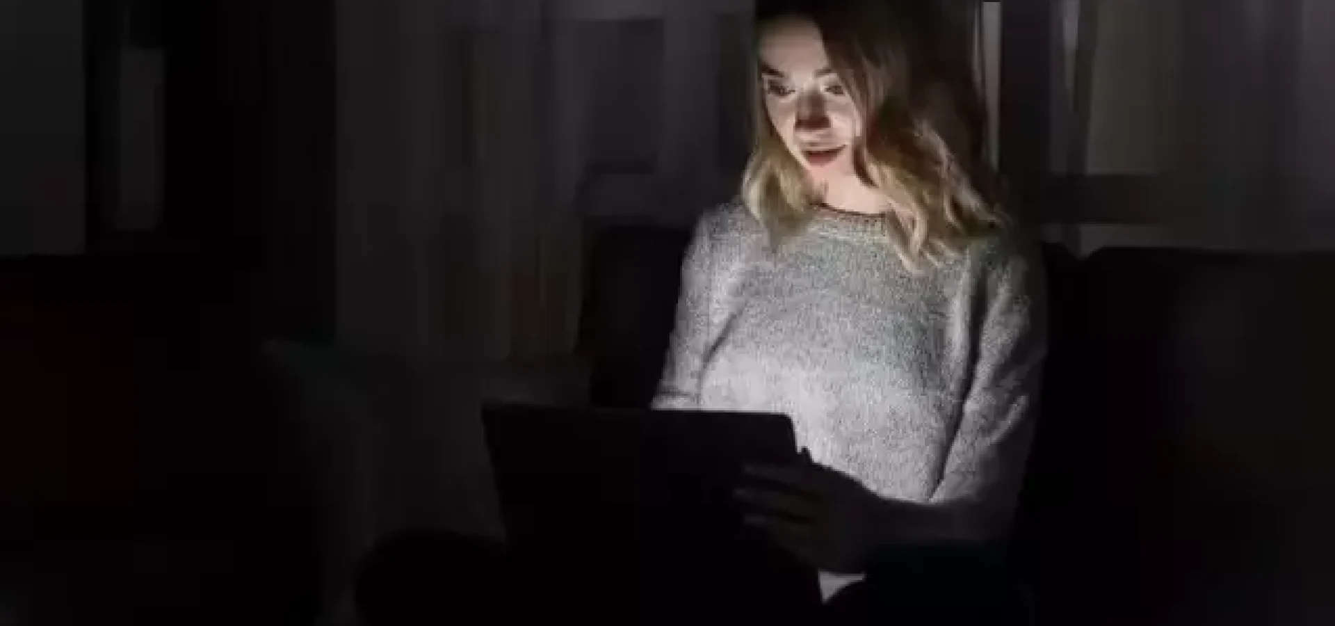 Estudo indica que pessoas vespertinas têm quase duas vezes mais probabilidade de ter artérias obstruídas do que as matutinas. (Foto: Freepik)