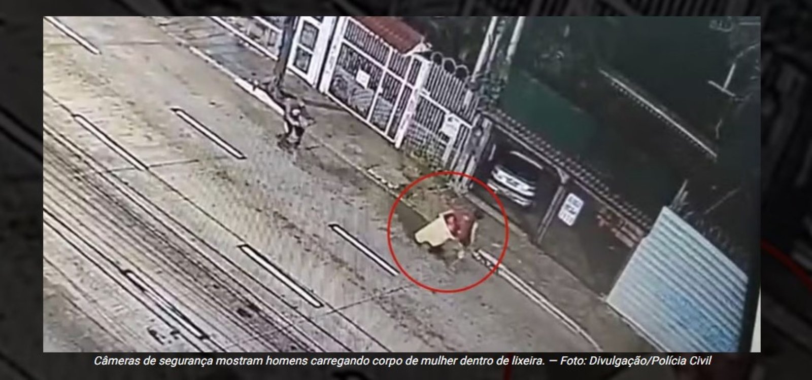 Câmeras de segurança mostram homens carregando corpo de mulher dentro de lixeira. — Foto: Divulgação/Polícia Civil