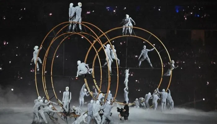 Apresentação artística construiu anéis olímpicos. | Foto: Jung Yeon-Je / AFP / CP