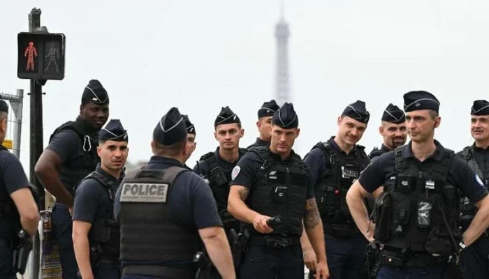 O Consulado Geral do Brasil em Paris afirmou estar "acompanhando o caso e provendo a assistência consular cabível" desde terça-feira. | Foto: Natalia Koleniskova / AFP / CP