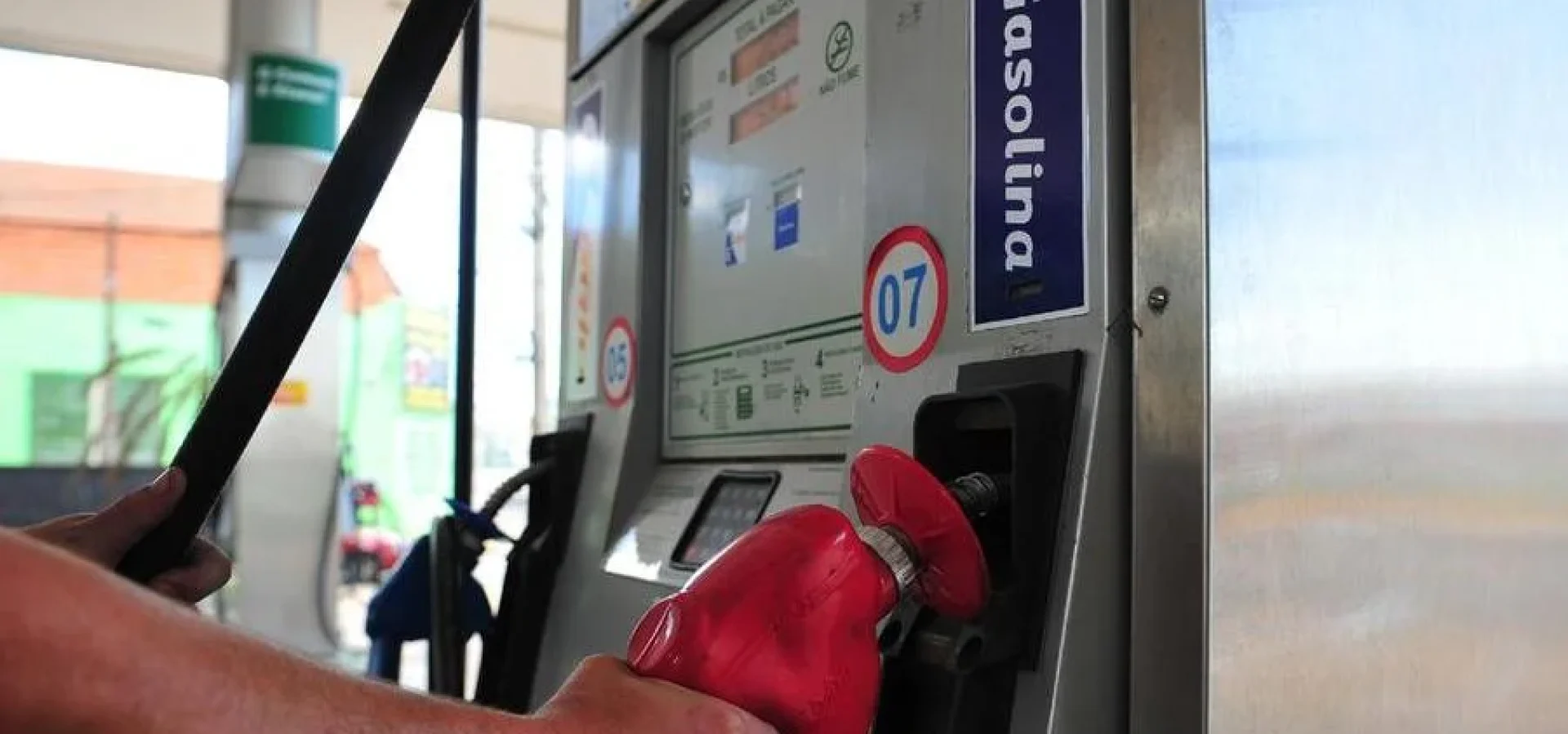 Petrobras anuncia aumento nos preços da gasolina e do gás de cozinha. | Foto: Alina Souza / CP Memória