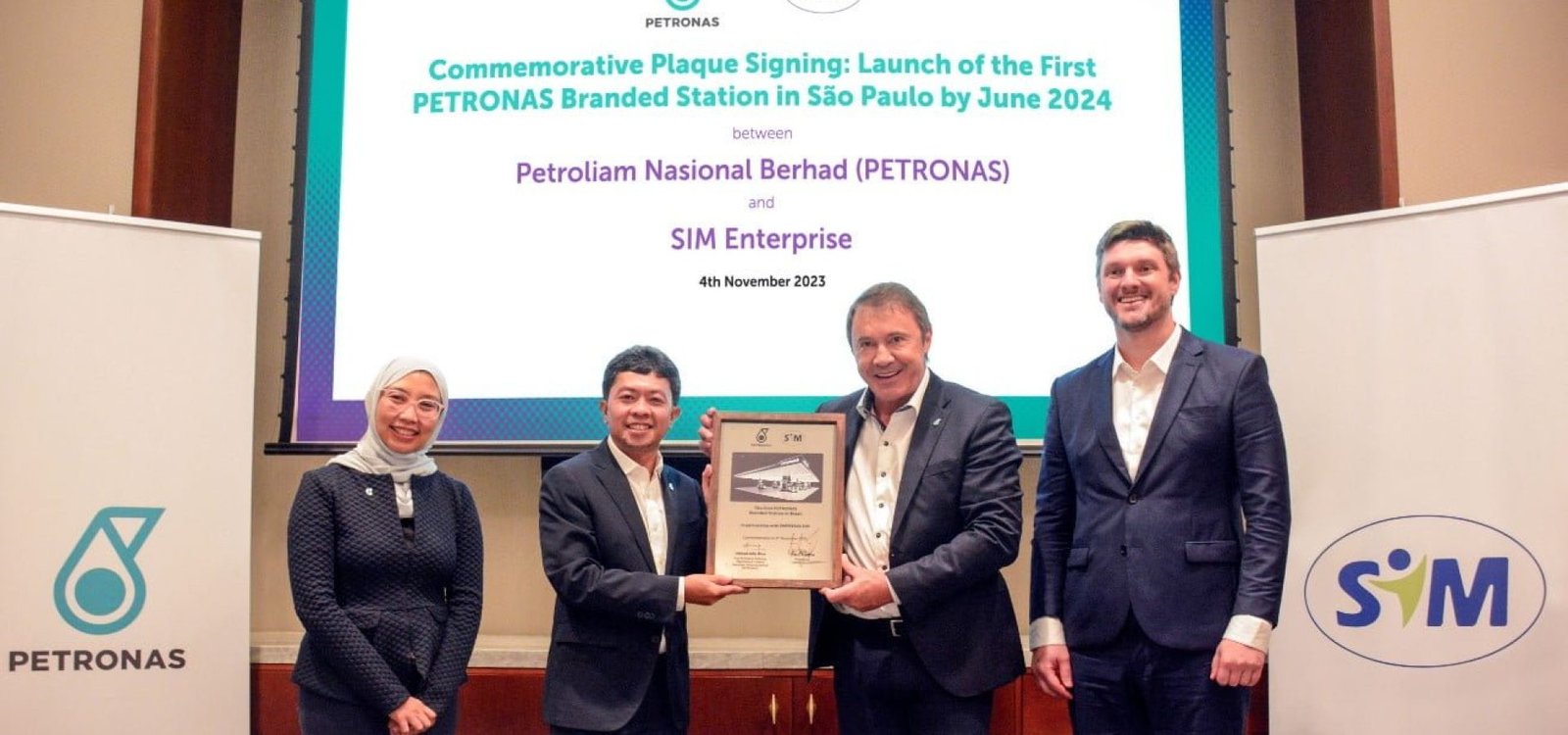 As empresas SIM assinam parceria com a PETRONAS