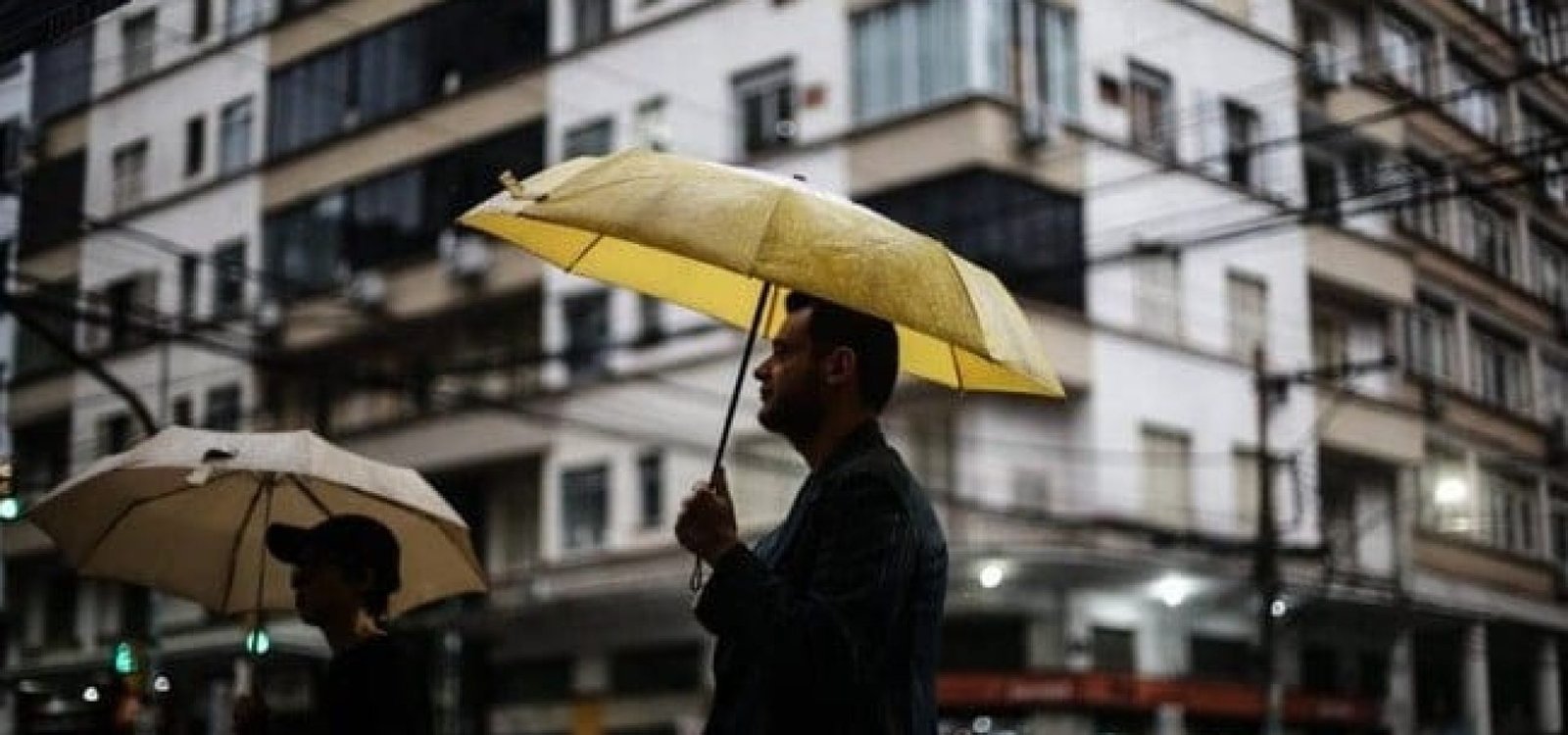 Chuva atingia o centro de Porto Alegre na tarde deste sábado.
André Ávila / Agencia RBS