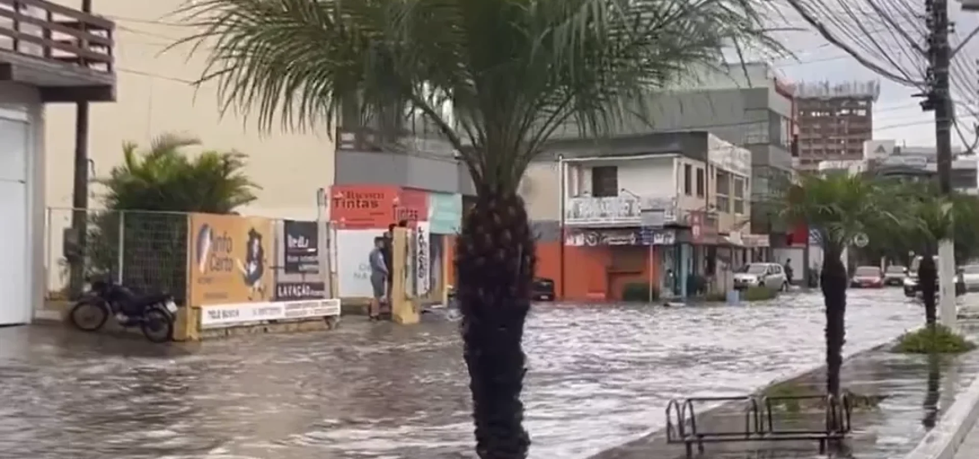 Chuva torrencial ocorreu na tarde desta quarta-feira | Foto: Reprodução / Twitter