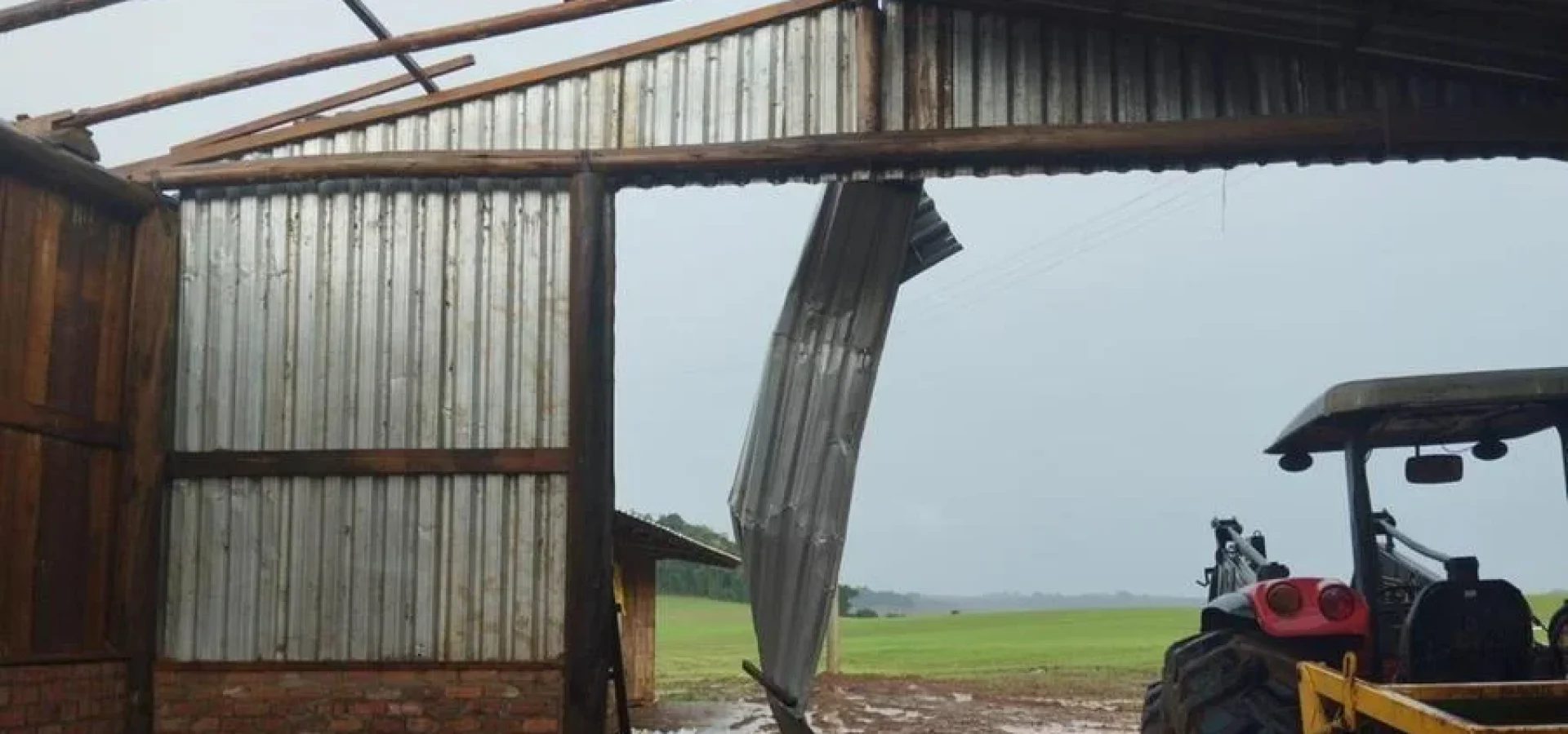A microexplosão causou estragos em uma igreja na zona rural de Camargo e em dois pavilhões no interior de Cssca | Foto: Alessandra Possa Pereto/ Prefeitura de Casca/CP