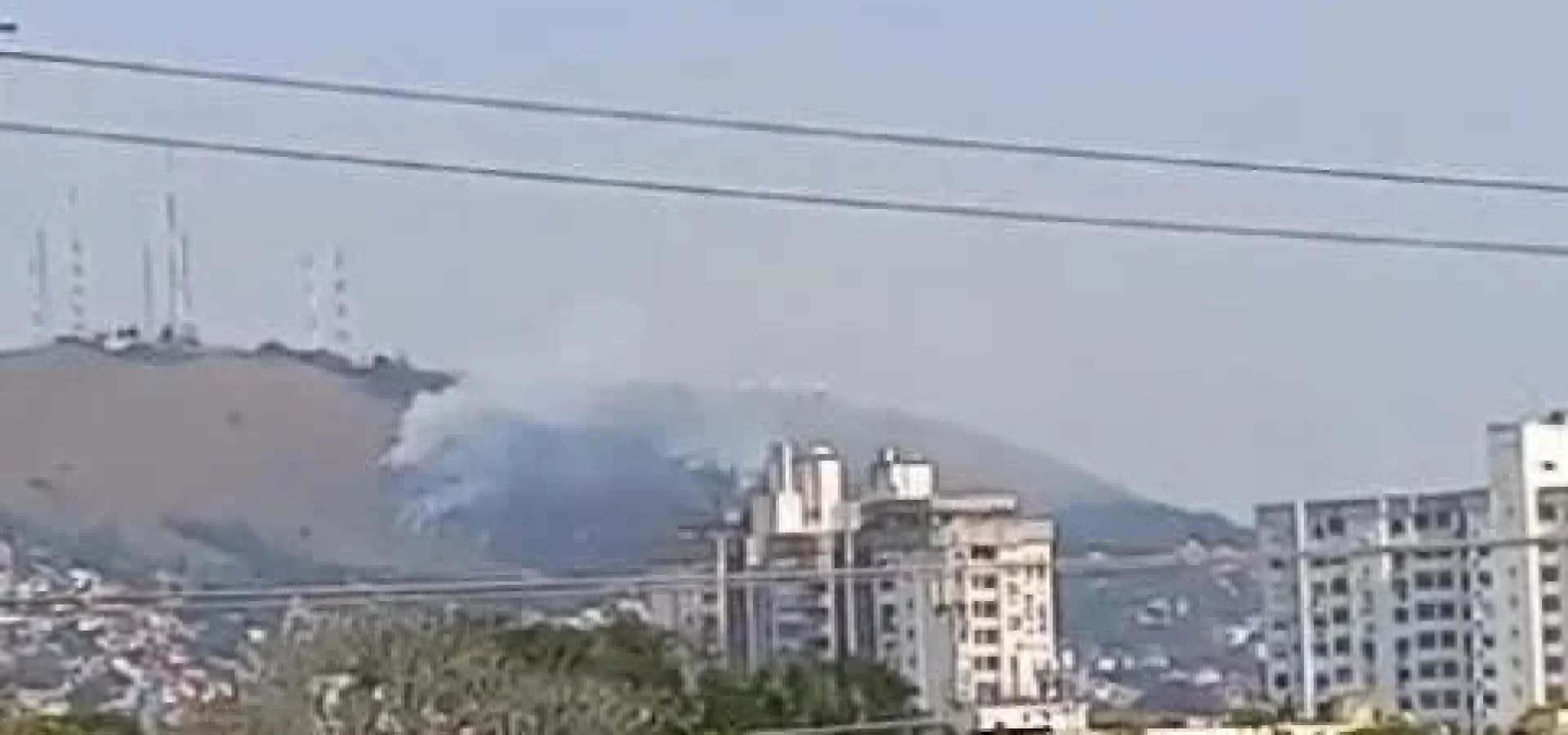 Incêndio atingiu Morro da Polícia, na zona Leste da Capital. | Foto: Corpo de Bombeiros Militar / CP