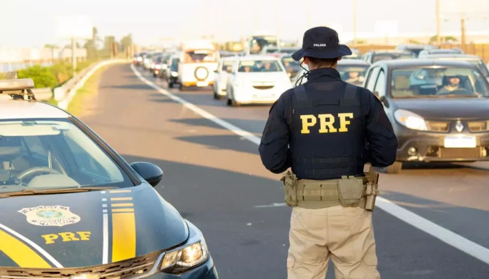 Ao todo os PRFs fiscalizaram 5.255 veículos, realizados 4.249 testes com o bafômetro.

Foto: Divulgação/PRF