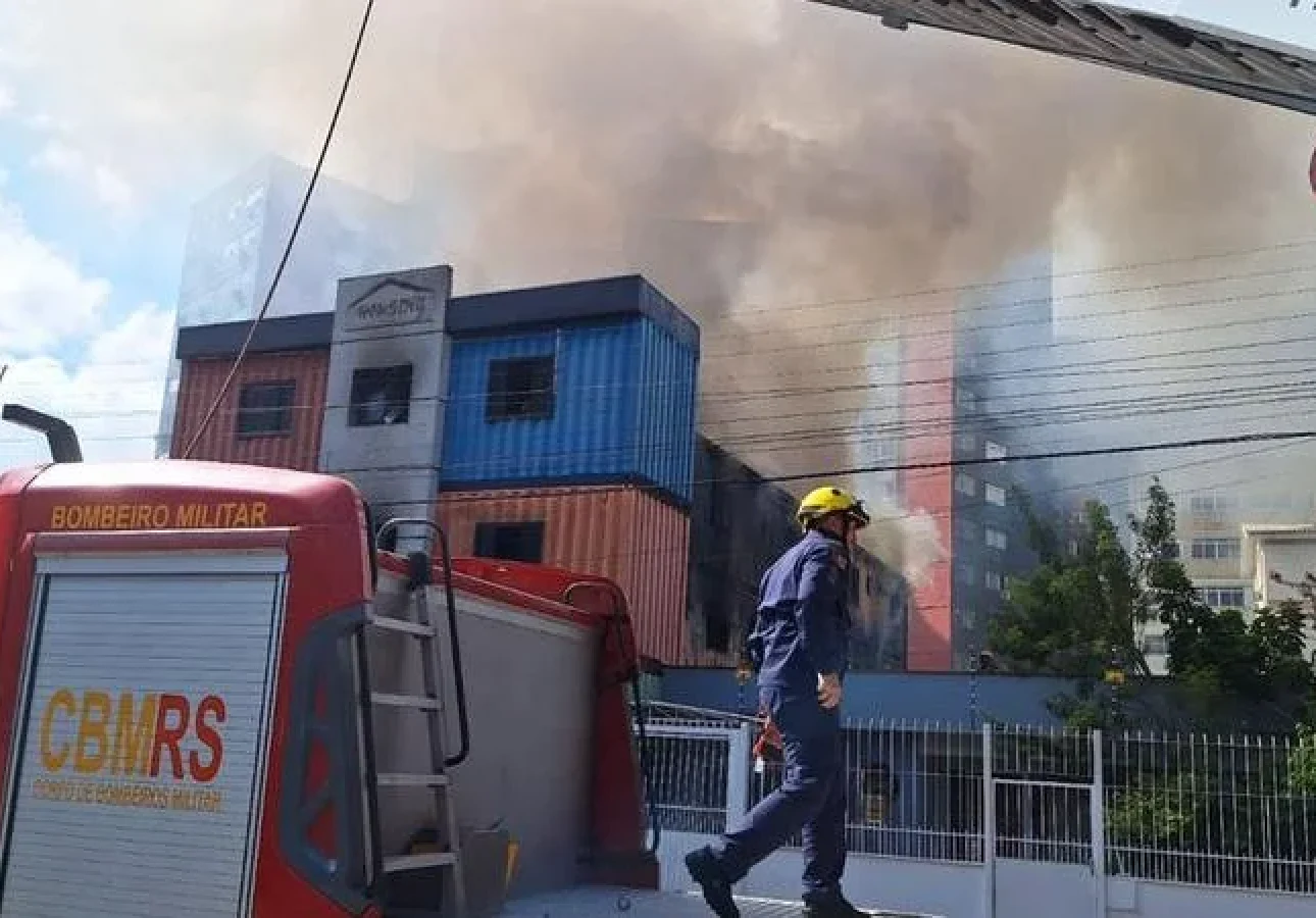 Imagem registrada no sábado mostra ocorrência no bairro Partenon. | Foto: Corpo de Bombeiros / CP