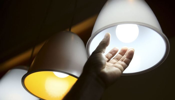 Brasília - O consumo de energia elétrica no país fechou os primeiros três meses do ano com queda acumulada de 4,2% em relação ao mesmo período do ano passado (Marcelo Camargo/Agência Brasil)
