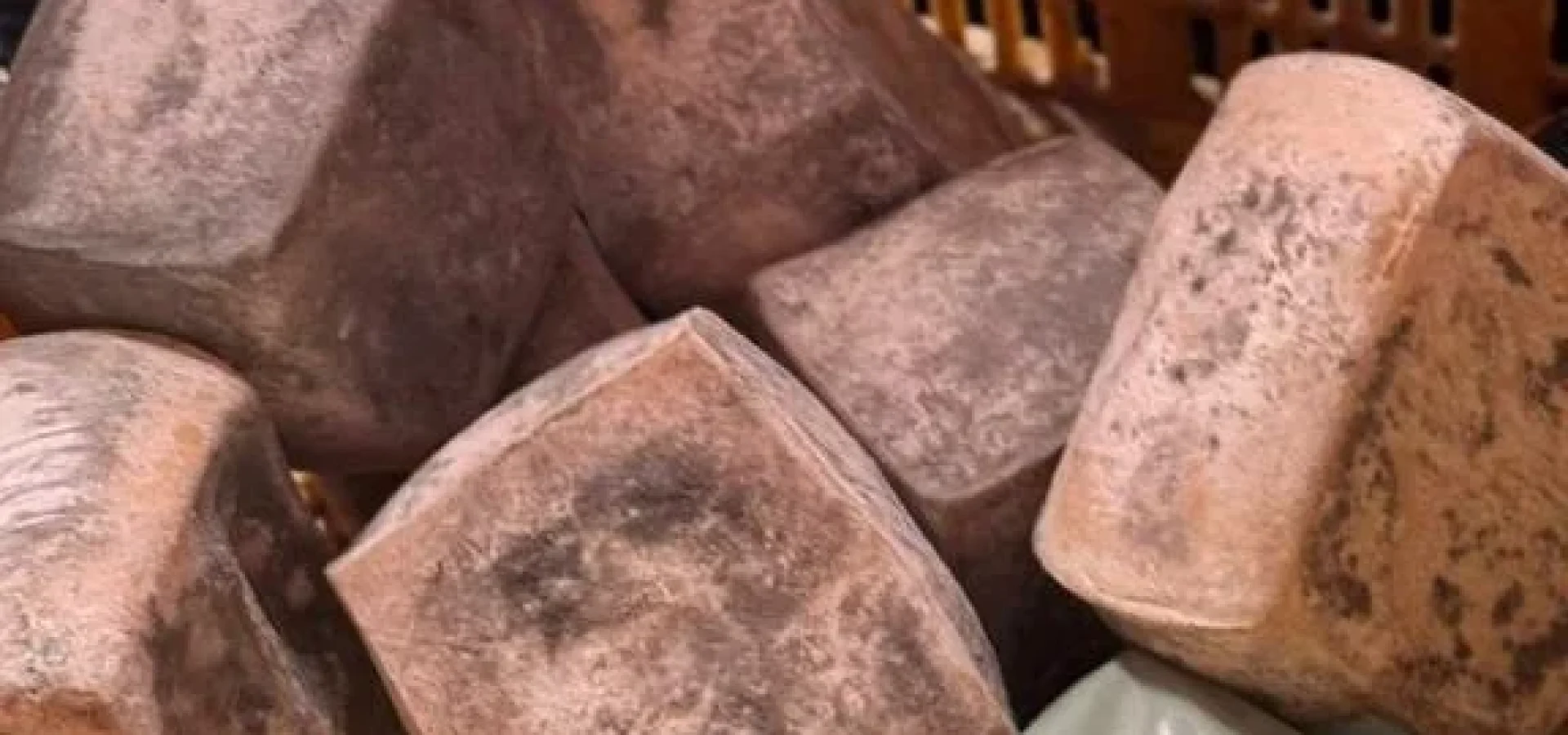 Três toneladas de produtos impróprios para o consumo foram recolhidos em quatro supermercados de Arroio do Sal e serão descartados.
Foto : MPRS / Divulgação / CP