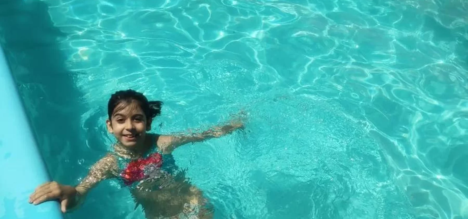 Banho de piscina é uma alternativa para fugir da sensação de abafamento provocada pelas altas temperaturas | Foto: Fernanda Bassôa / CP