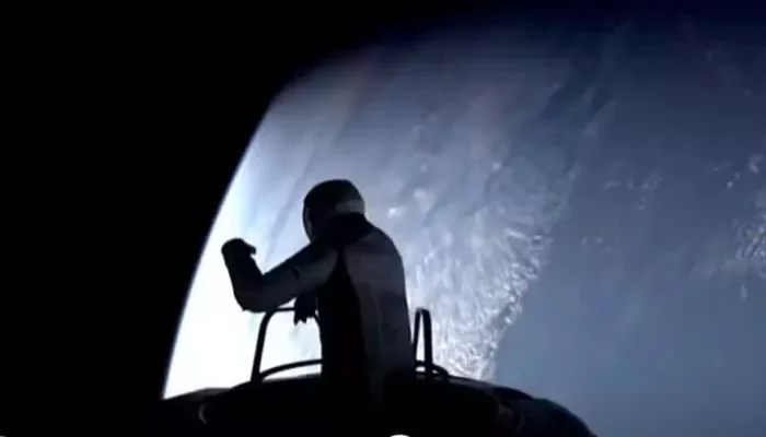 Essa se tornou a primeira caminhada espacial financiada por uma empresa privada.

Foto: Reprodução/YouTube SpaceX