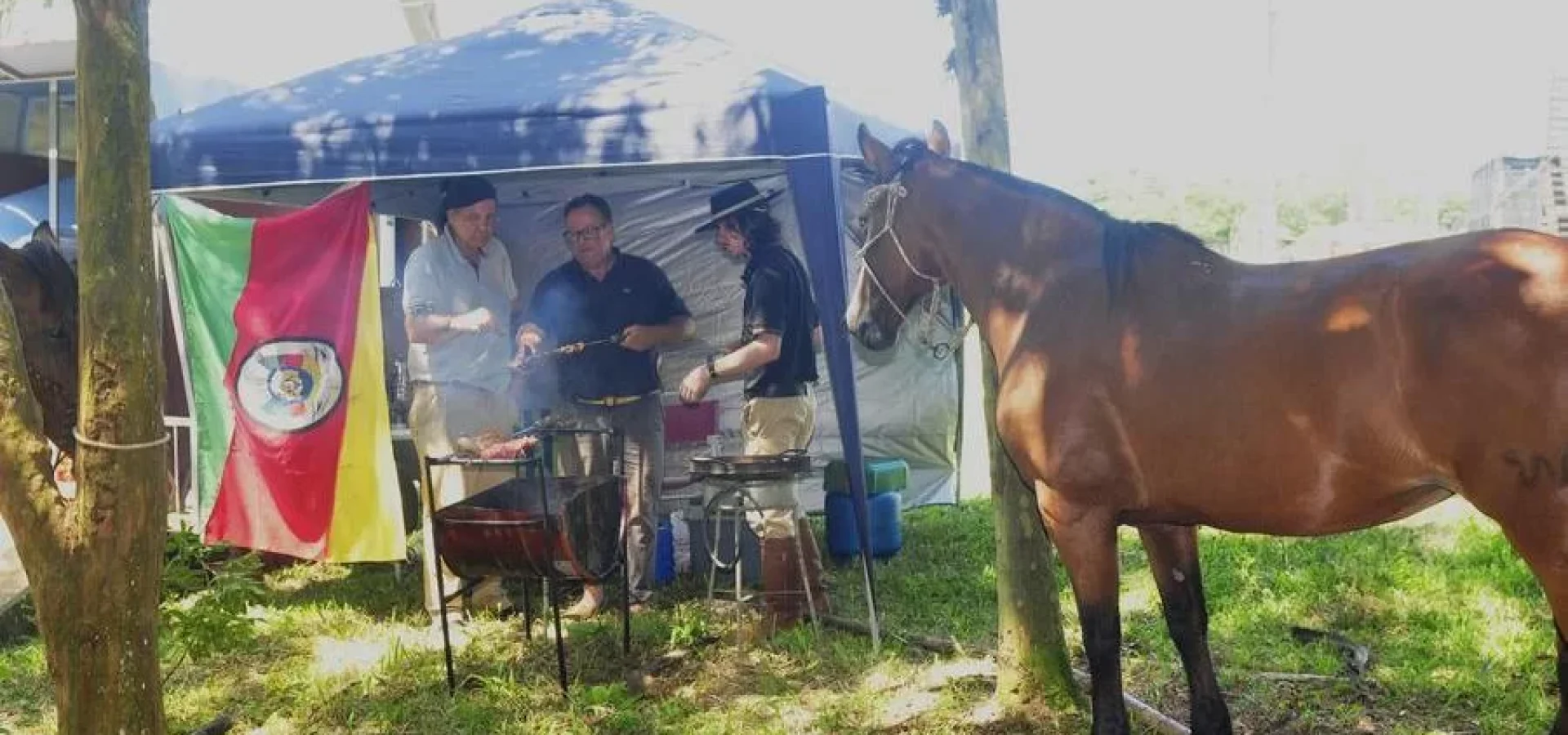 Trio está na concentração para 38ª Cavalgada do Mar | Foto: Mauro Schaefer
