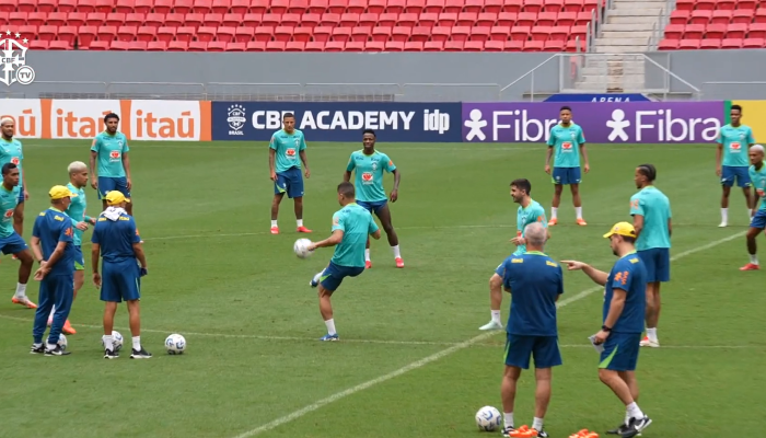 A Seleção Brasileira realizou na manhã desta segunda-feira (24) o último treino antes da partida contra a Argentina.
