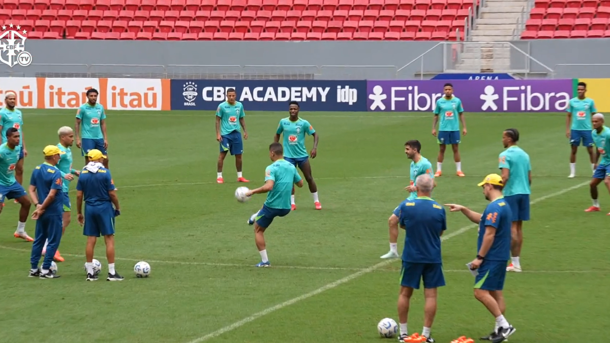 A Seleção Brasileira realizou na manhã desta segunda-feira (24) o último treino antes da partida contra a Argentina.