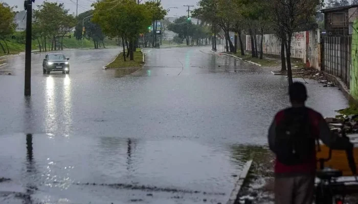 Chuva provocou alagamentos neste domingo em Porto Alegre | PEDRO PIEGAS/CORREIO DO POVO.