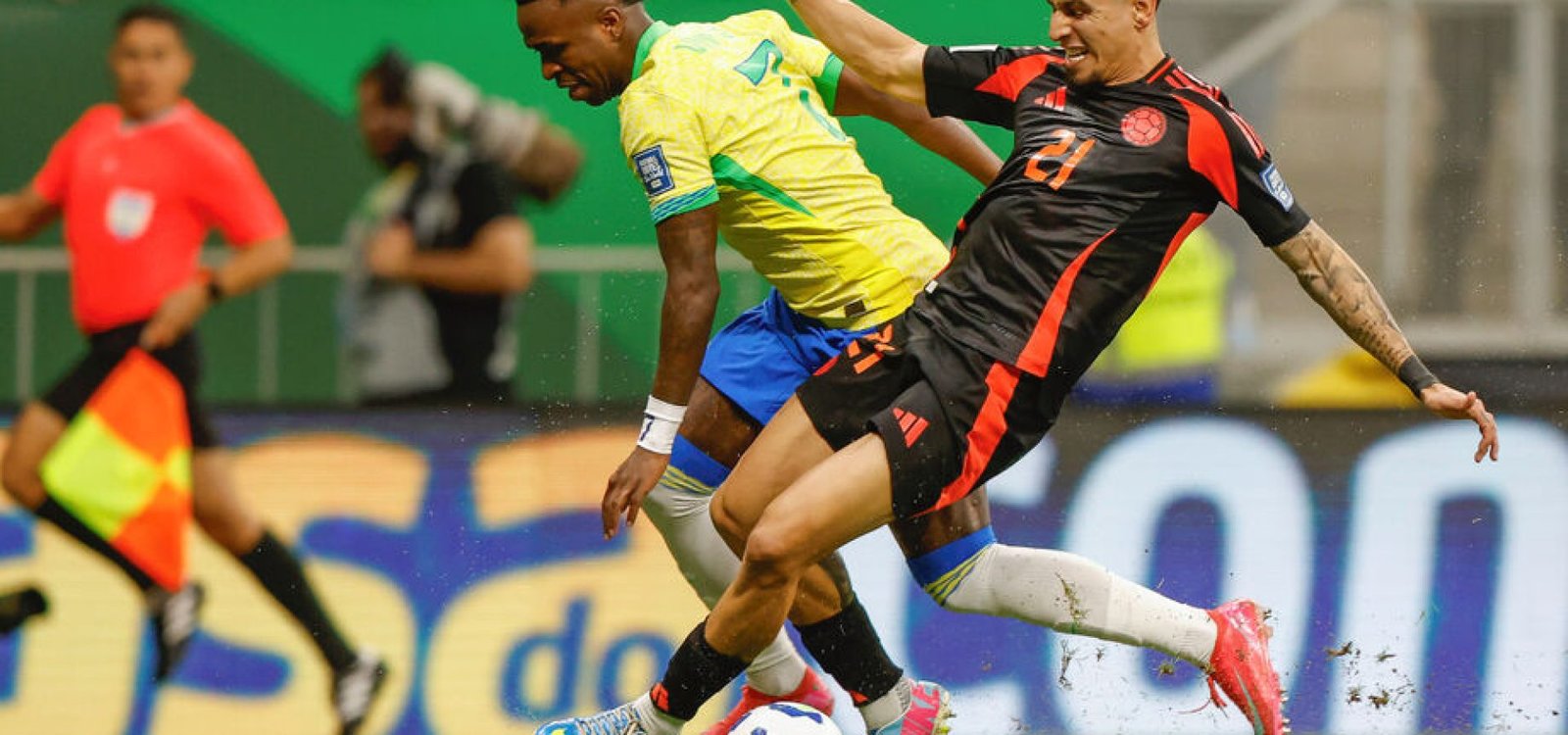 Vini Jr. conseguiu tirar o Brasil do empate aos 53 minutos do segundo tempo / Rafael Ribeiro/CBF