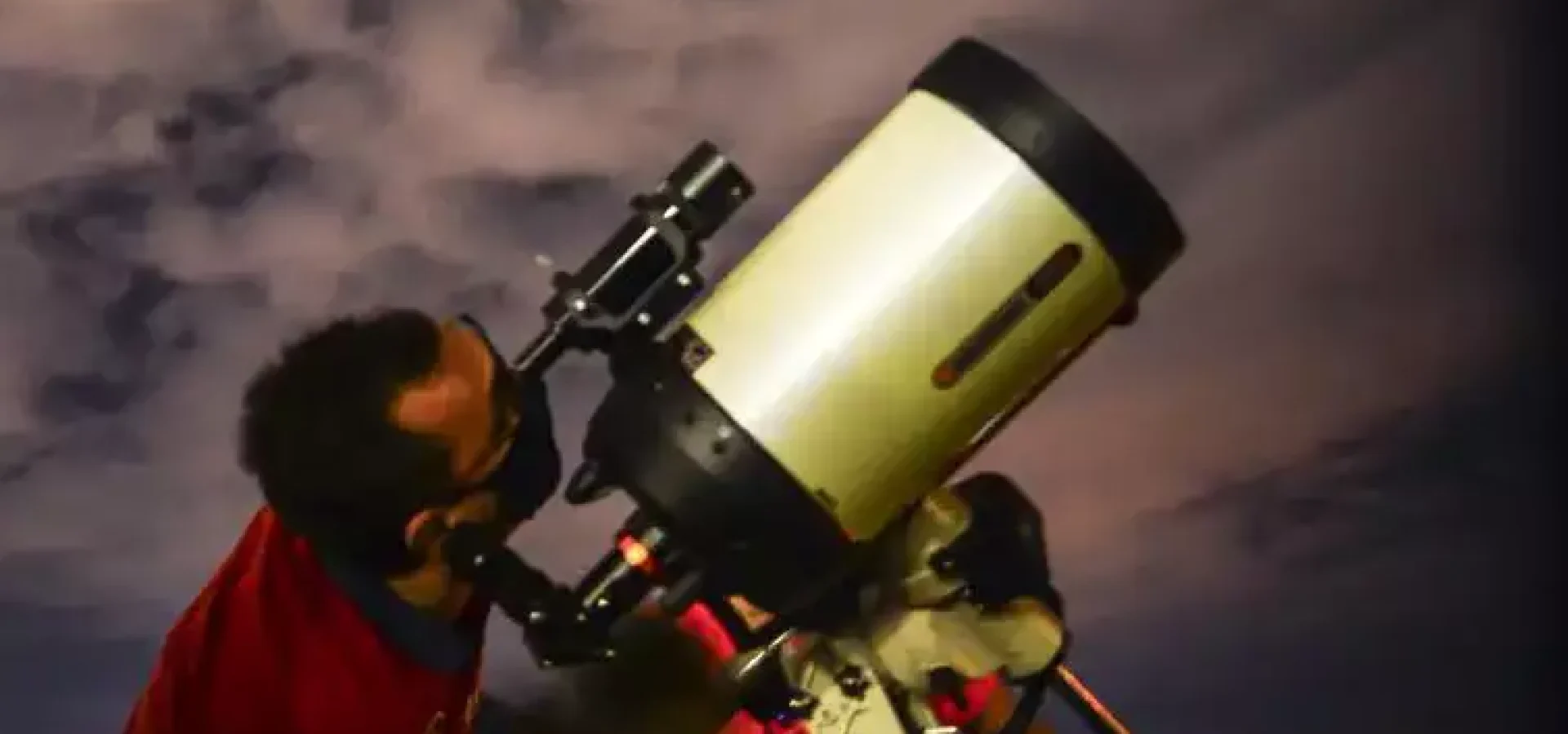 Para se obter melhor visão do “Cometa do Século”, é essencial escolher um local longe da poluição luminosa.

Foto: Marcello Casal Jr./Agência Brasil