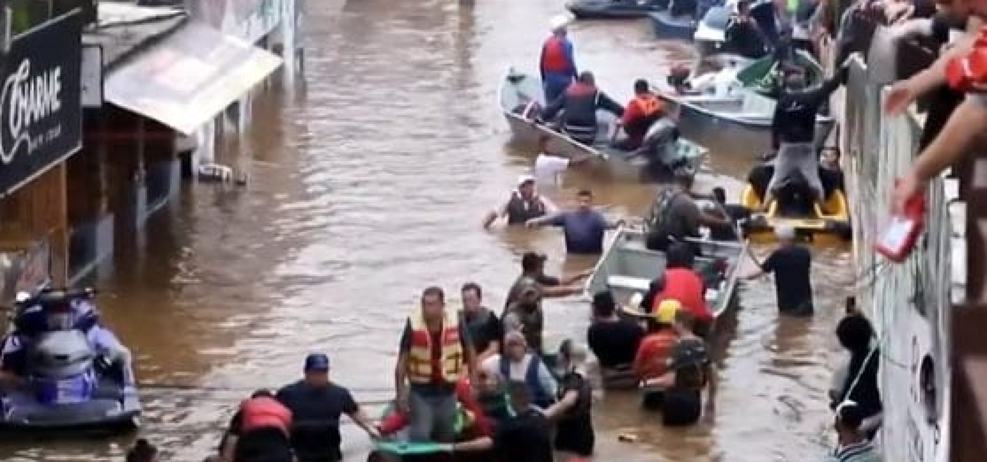 Número de desalojados cresceu muito na tarde de sábado (11)