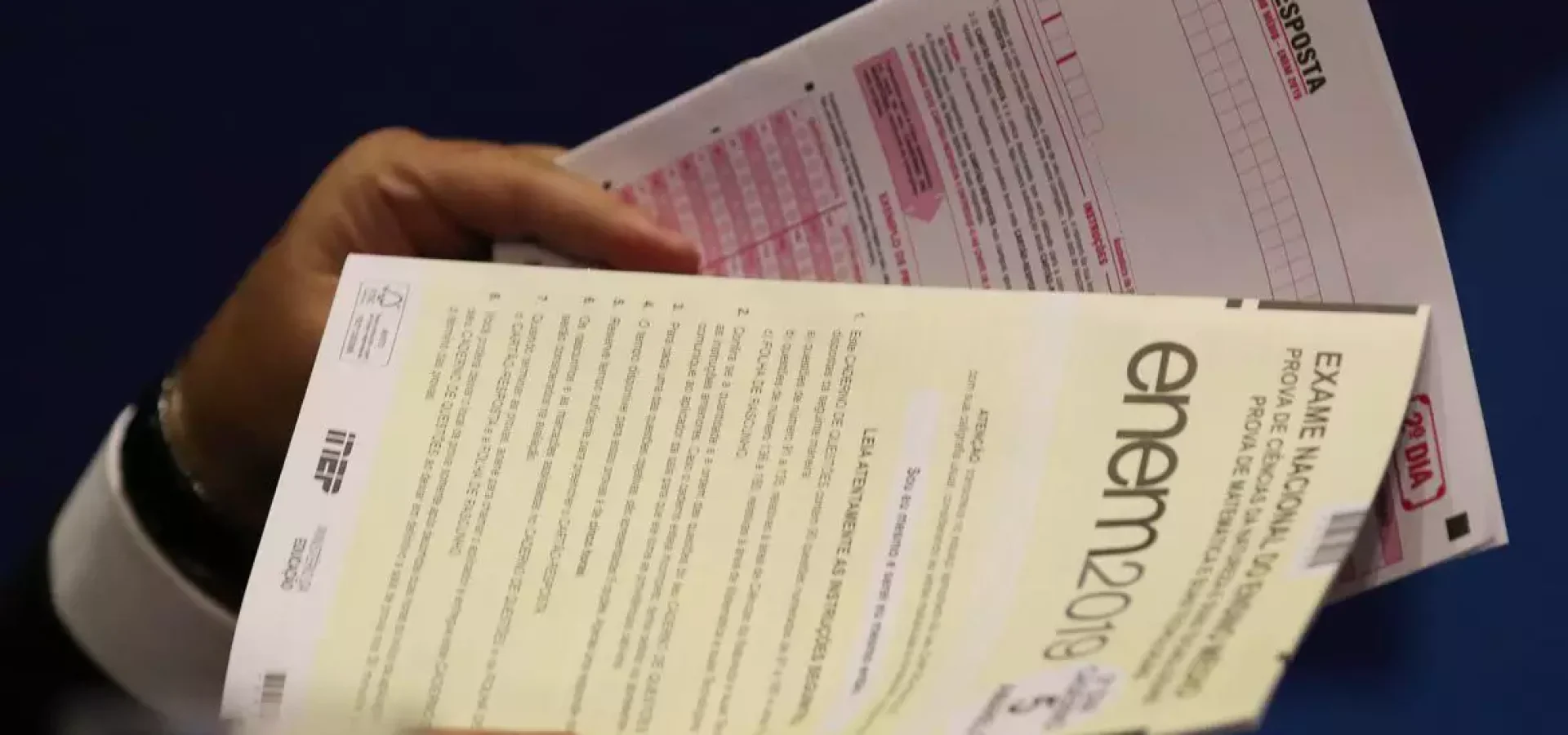 Estar atento às principais notícias do Brasil e do mundo é fundamental para tentar sondar os assuntos que podem se tornar tema da redação. (Foto: Fabio Rodrigues Pozzebom. /Agência Brasil)